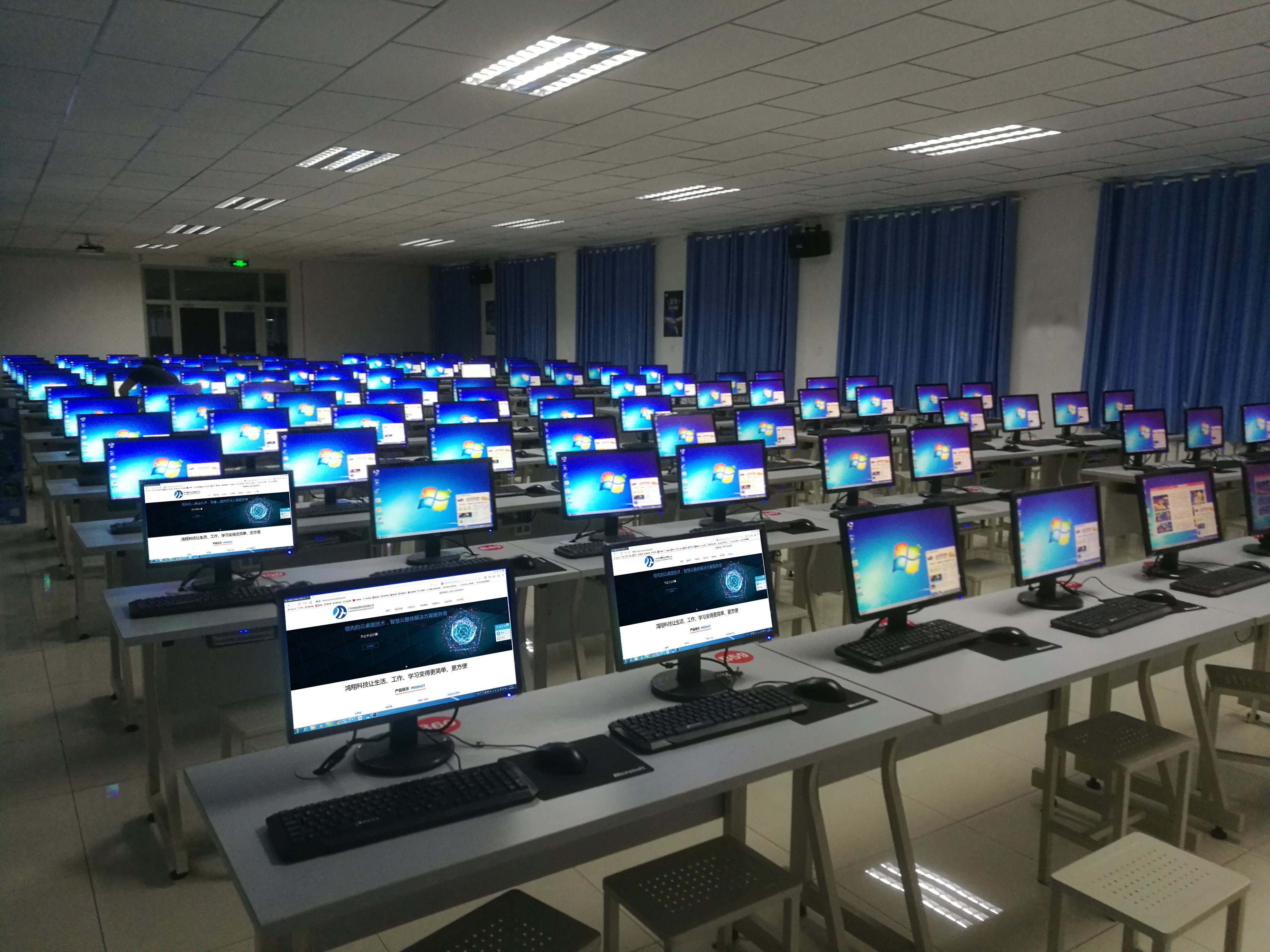 云終端機(jī)房新型教學(xué)方案 一臺(tái)服務(wù)器高效帶動(dòng)60臺(tái)終端
