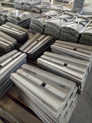 耐磨合金利器 探索新型高錳鋼篩板與破碎機錘頭的技術演進